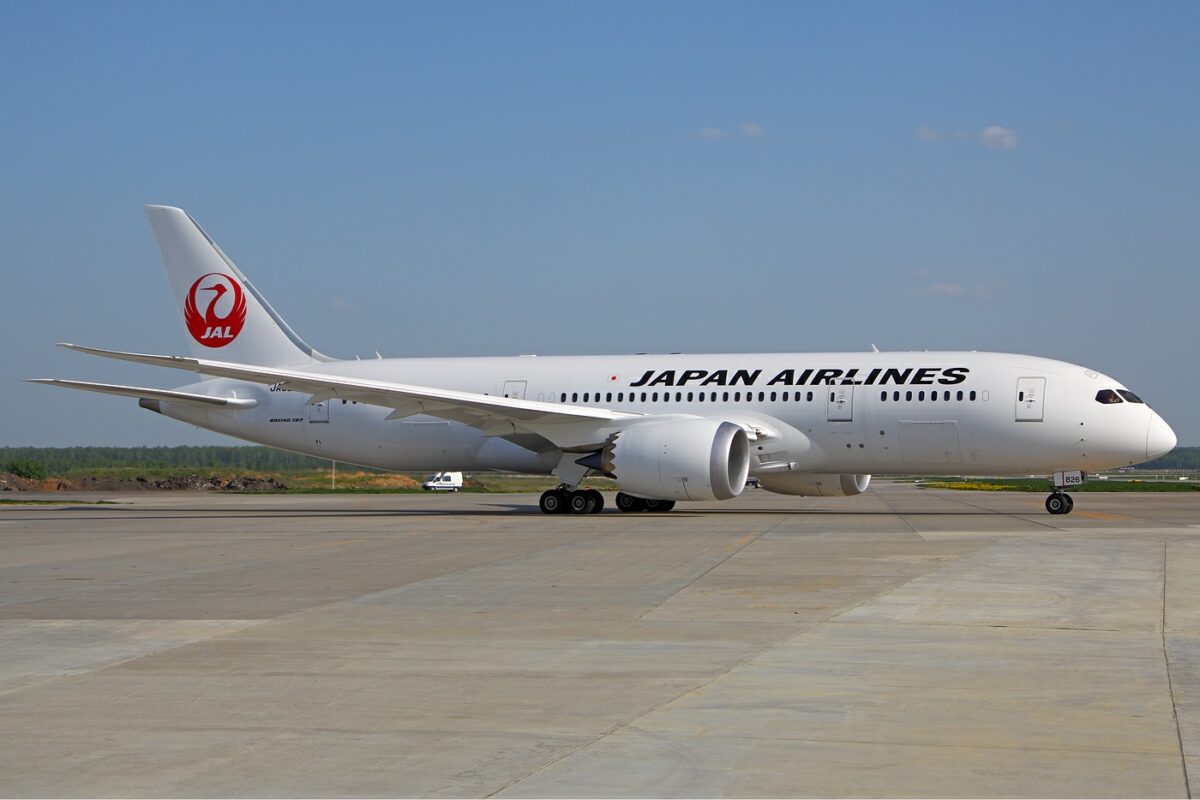 Toray’s use of advanced database technology allowed it to develop a high-performing CFRP for use in aerospace and other demanding applications. Shown is a Japan Airlines Boeing 787-846 Dreamliner.