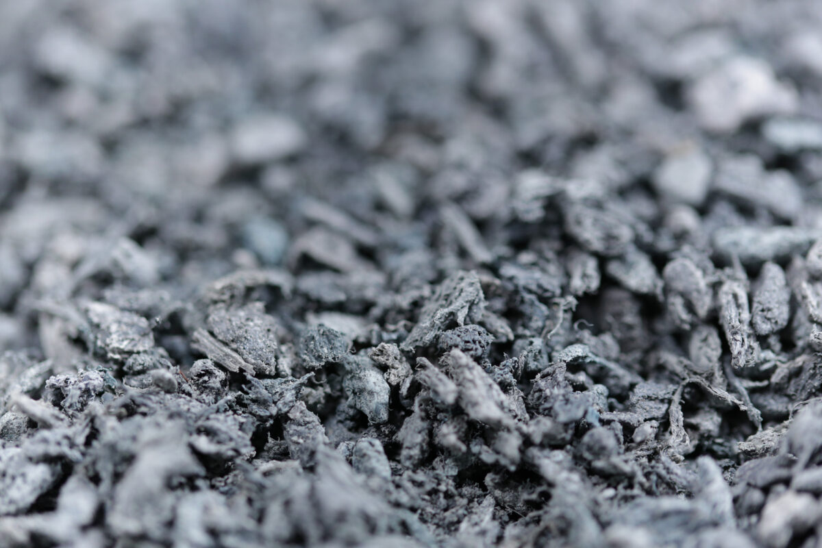 CRDC uses a patented low-carbon process that incorporates shredded plastics waste to make RESIN8 additive.  