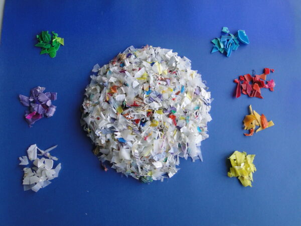 Fraunhofer LBF has developed technologies and processes for determining recyclate content. Shown are samples before analysis.