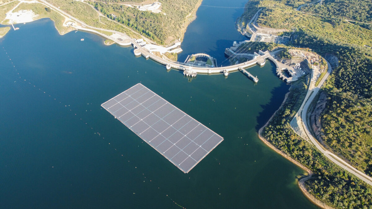 EDP’s floating solar park is in the Alqueva Reservoir in Portugal, Europe’s largest artificial lake. The site combines hydro power from the adjacent dam and solar power from the floating farm.