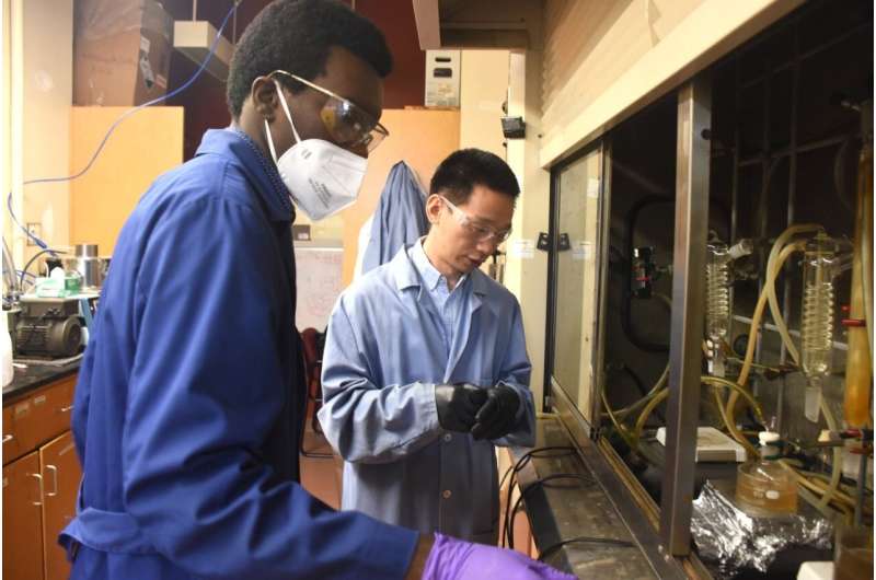 Eric Munyaneza (left) and Dr. Guoliang Liu prepare polyolefins for upcycling into fatty acid liquid in Liu’s lab at Virginia Tech.