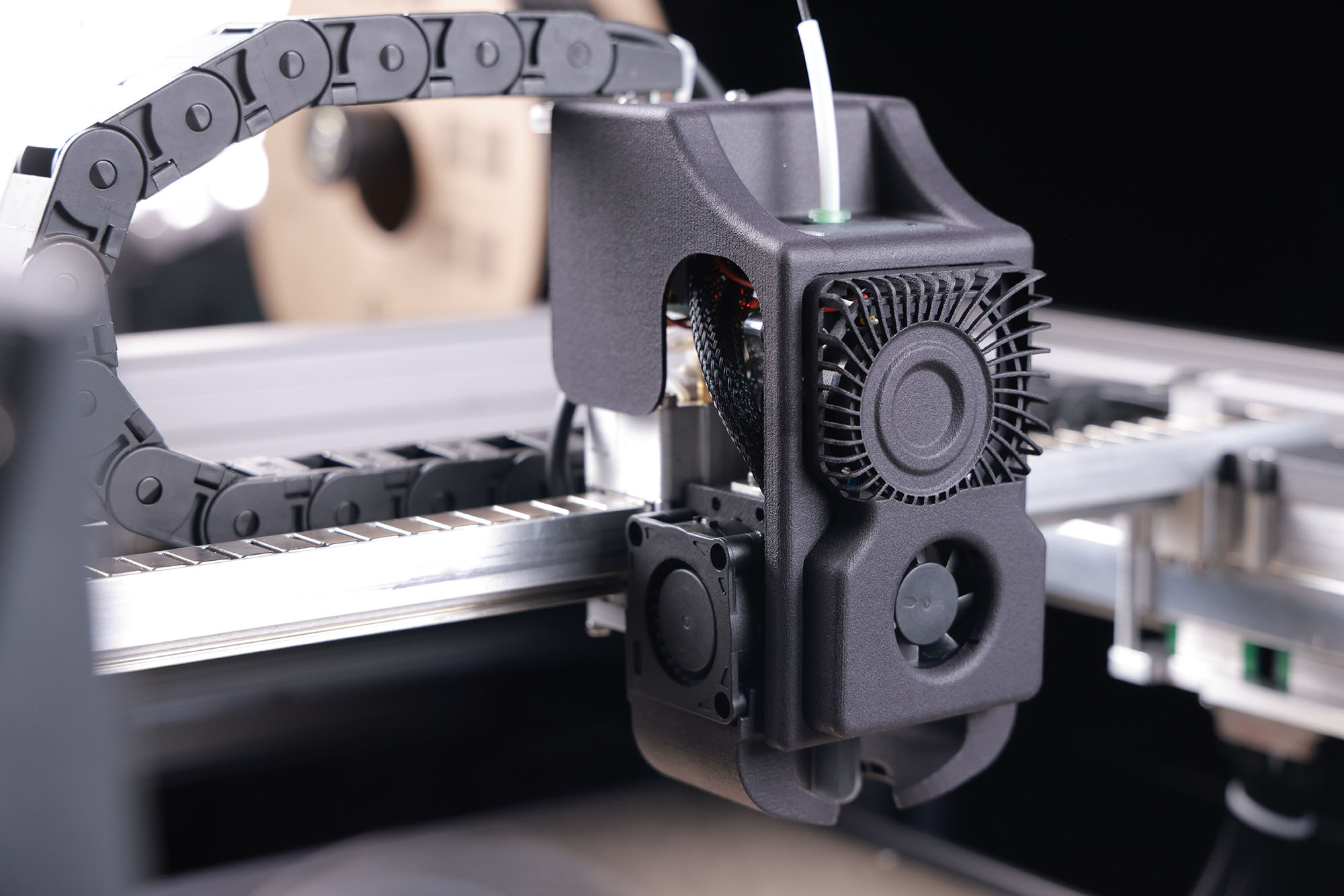 Magneto X's Lancer extruder system delivers an extrusion force of 90 Newtons and a filament speed of 30 mm/sec for quick, consistent 3D printing
