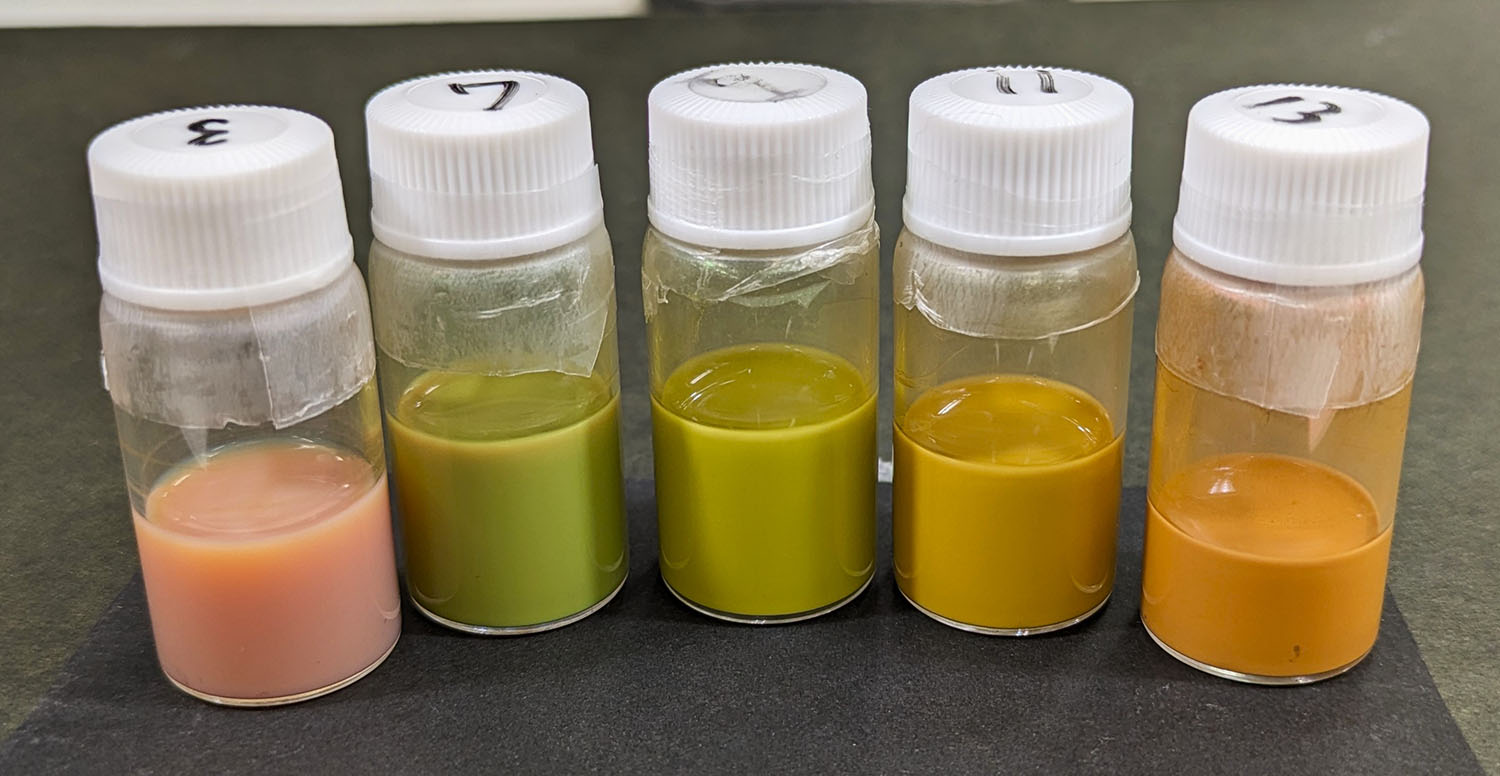 The nanospheres in a methanol suspension have different colors than when applied to a surface as a monolayer. The Kobe University researchers explain, “This is due to the multiple scattering, i.e., blue light subsides during consecutive scattering by absorption, while red light survives.”