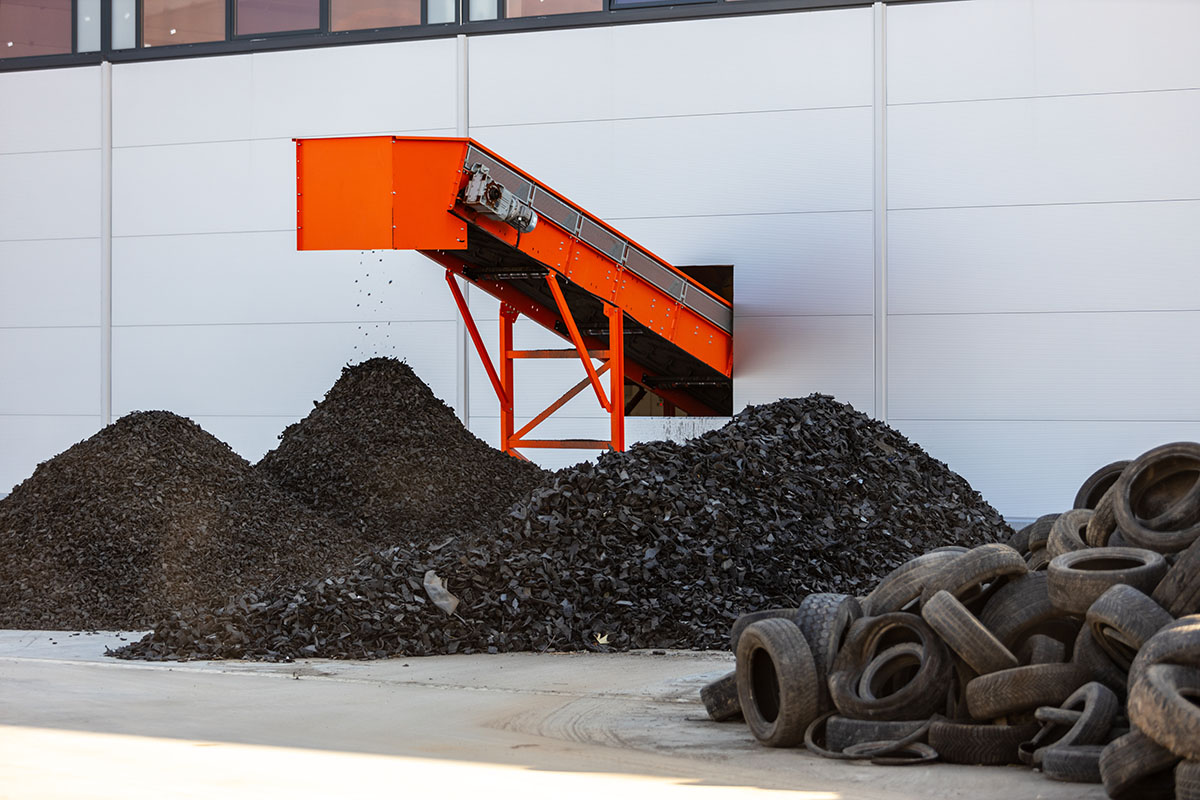 Tire recycling covers less than 30% of the new tires. As sustainability regulations tighten and raw material costs rise, the race is on to develop economically viable recycling methods that meet technical performance standards.