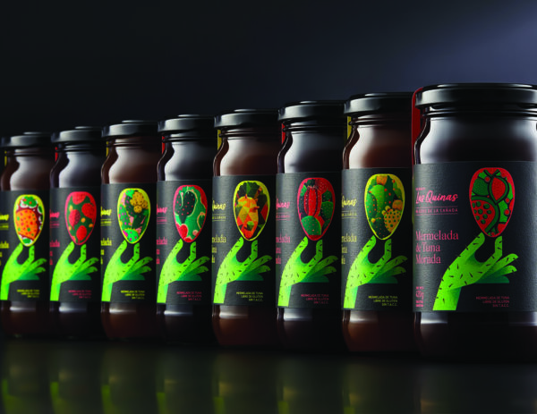 Las Quinas prickly pear jam packaging features unique AI-generated illustrations on each label, combining female hands and fruit textures to symbolize the women artisans of La Cañada community. The connected packaging reveals product stories via NFC technology. Design by Tridimage.