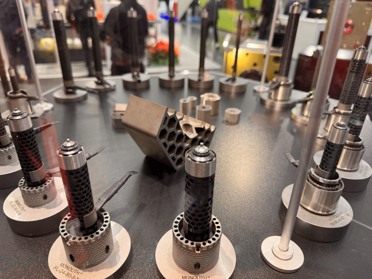 Monolith is the brand of hot runner nozzles manufactured by Witosa through additive manufacturing. The design optimization reduces weights and energy consumption up to 35%.